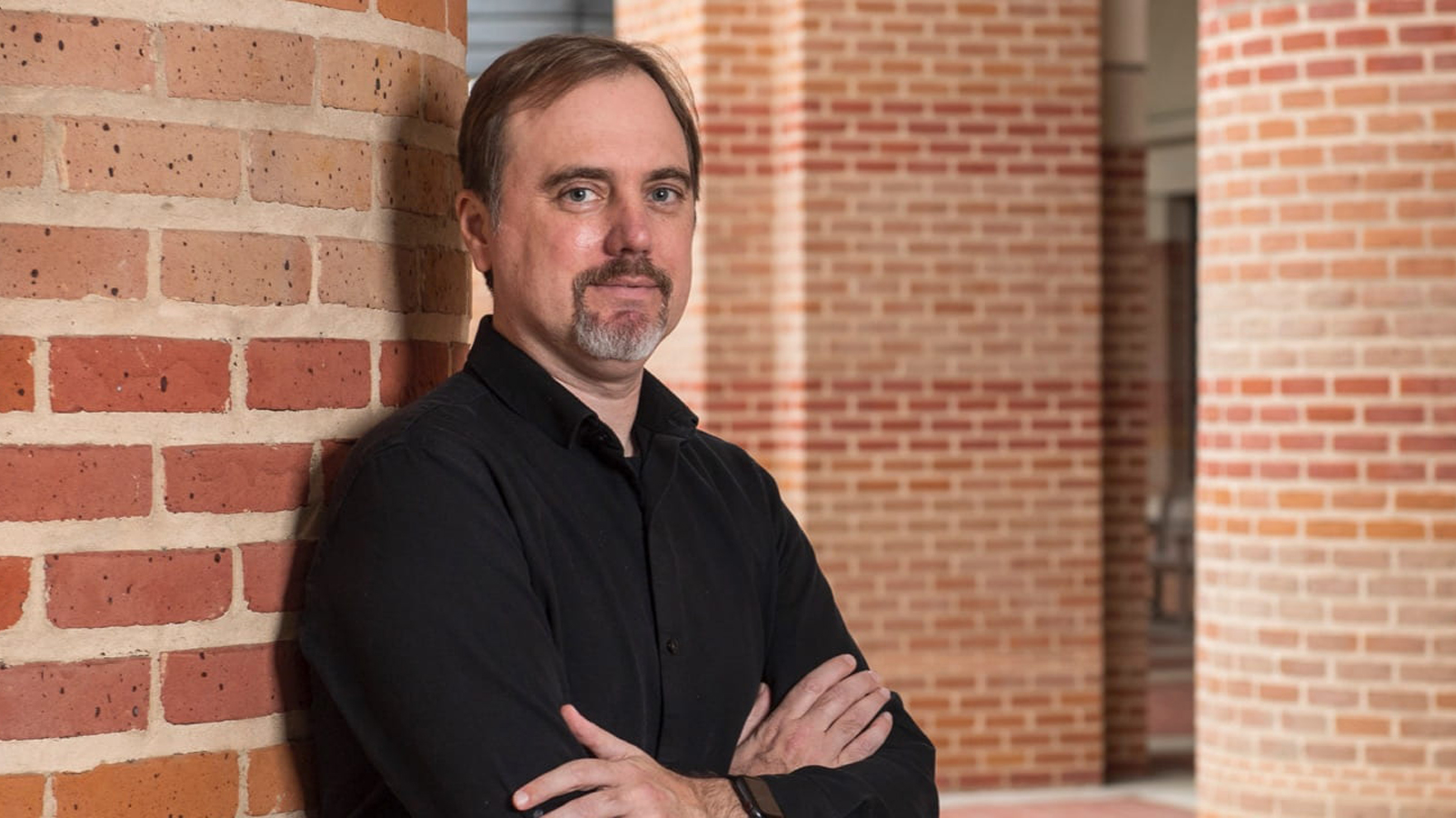 Todd Treangen standing outside on the Rice University campus 