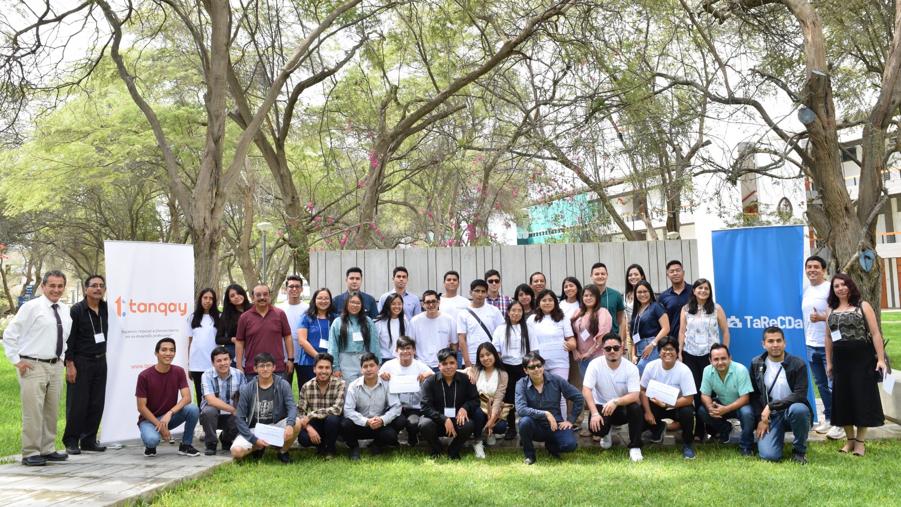 TaReCDa participants standing outside